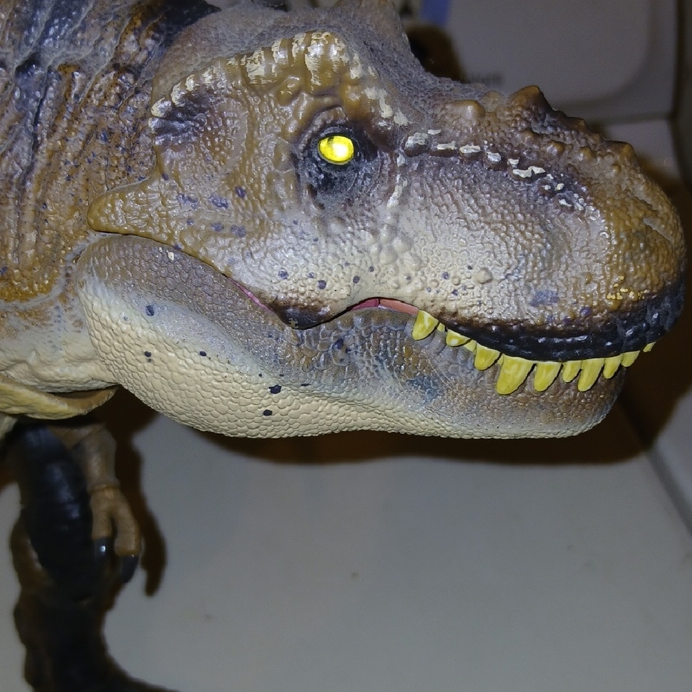Realistic Dinosaur Reptile Toy - Brown and Yellow